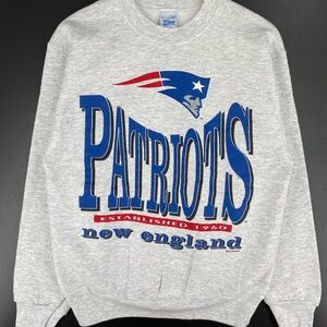 Vintage 90s New England Patriots Sweatshirt Crew Neck. Size Large.